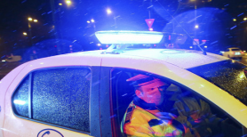 S-au urcat pe o autospecială a poliţiei şi s-au filmat, postând clipul online. Cei trei tineri din România au fost amendați